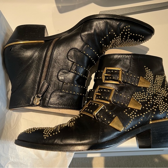 $1350 Chloé Susanna Studded Leather Ankle Boots, 39 - Picture 6 of 9